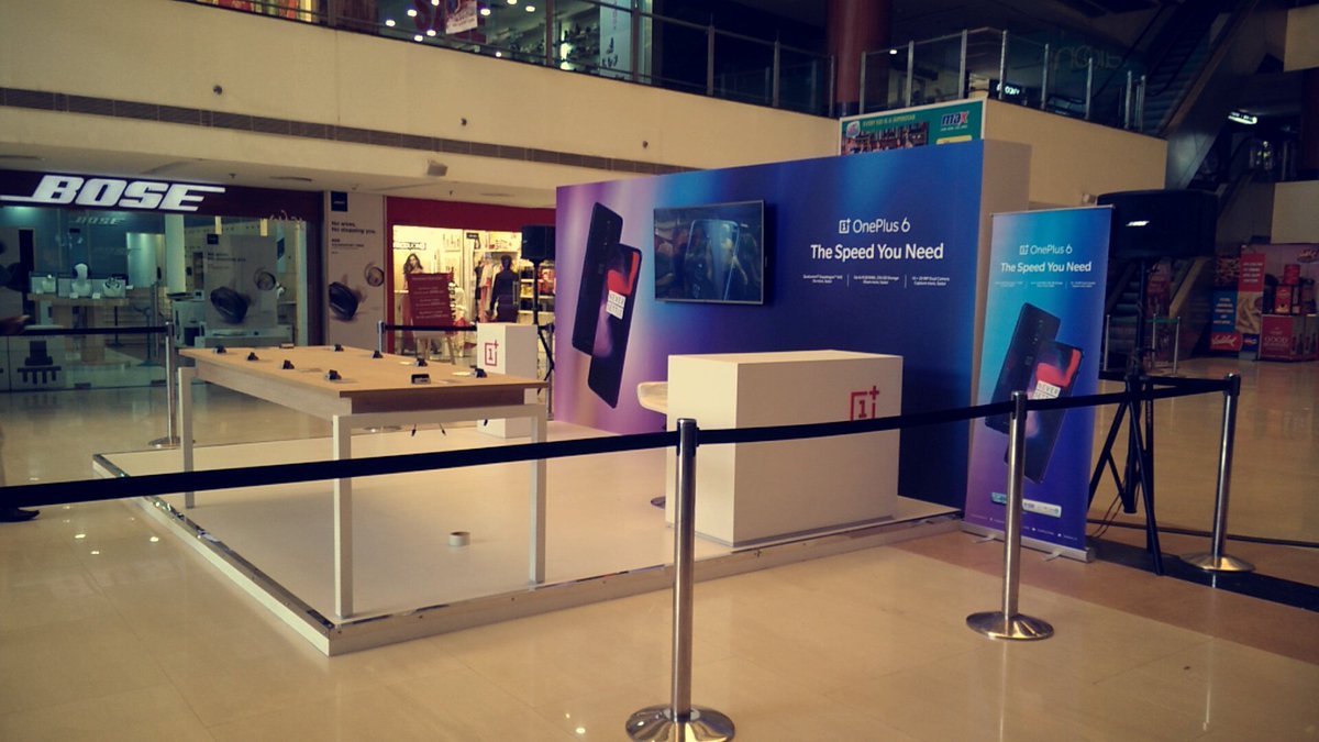 Tirth111's tweet photo. All set! 😍🌟 #OnePlus6 #OnePlus6Launch #Popup #Ahmedabad #EarlyBirds #ShareForOnePlus6 #OnePlus #OnePlusIndia @oneplus @OnePlus_IN @Vikas_AGL @petelau2007 @getpeid @szymonkopec https://t.co/0Q3ClBqfhE