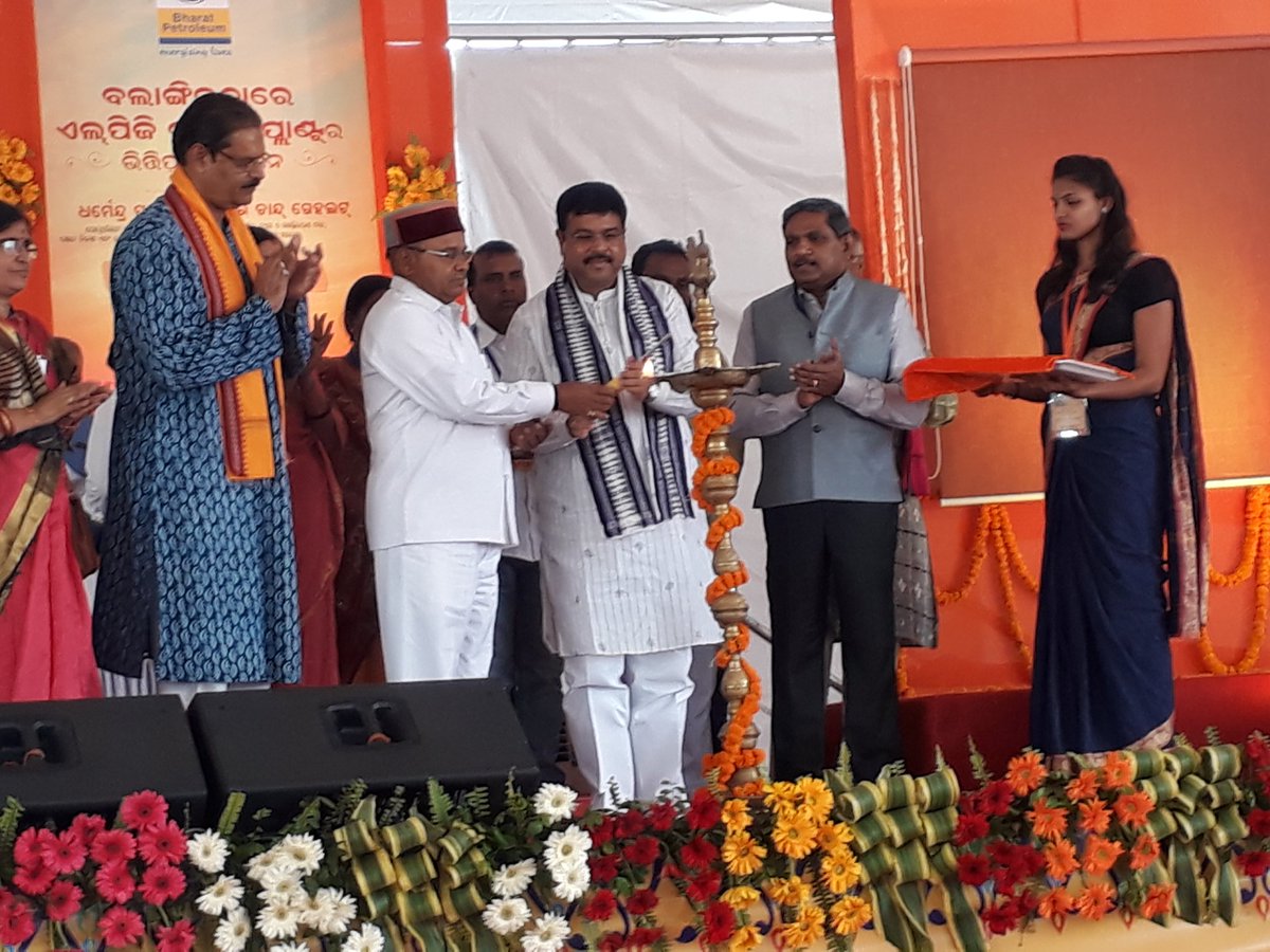 BPCLimited's tweet photo. Lighting the lamp at Laying of Foundation Stone of @BPCLimited LPG Bottling Plant at Balangir, Odisha today by Hon.Minister MoP&amp;NG and SDE @dpradhanbjp and Hon. Minister MoSJ&amp;E @TCGEHLOT. 
#BPCLLPGBalangir https://t.co/mPtZdXPTos