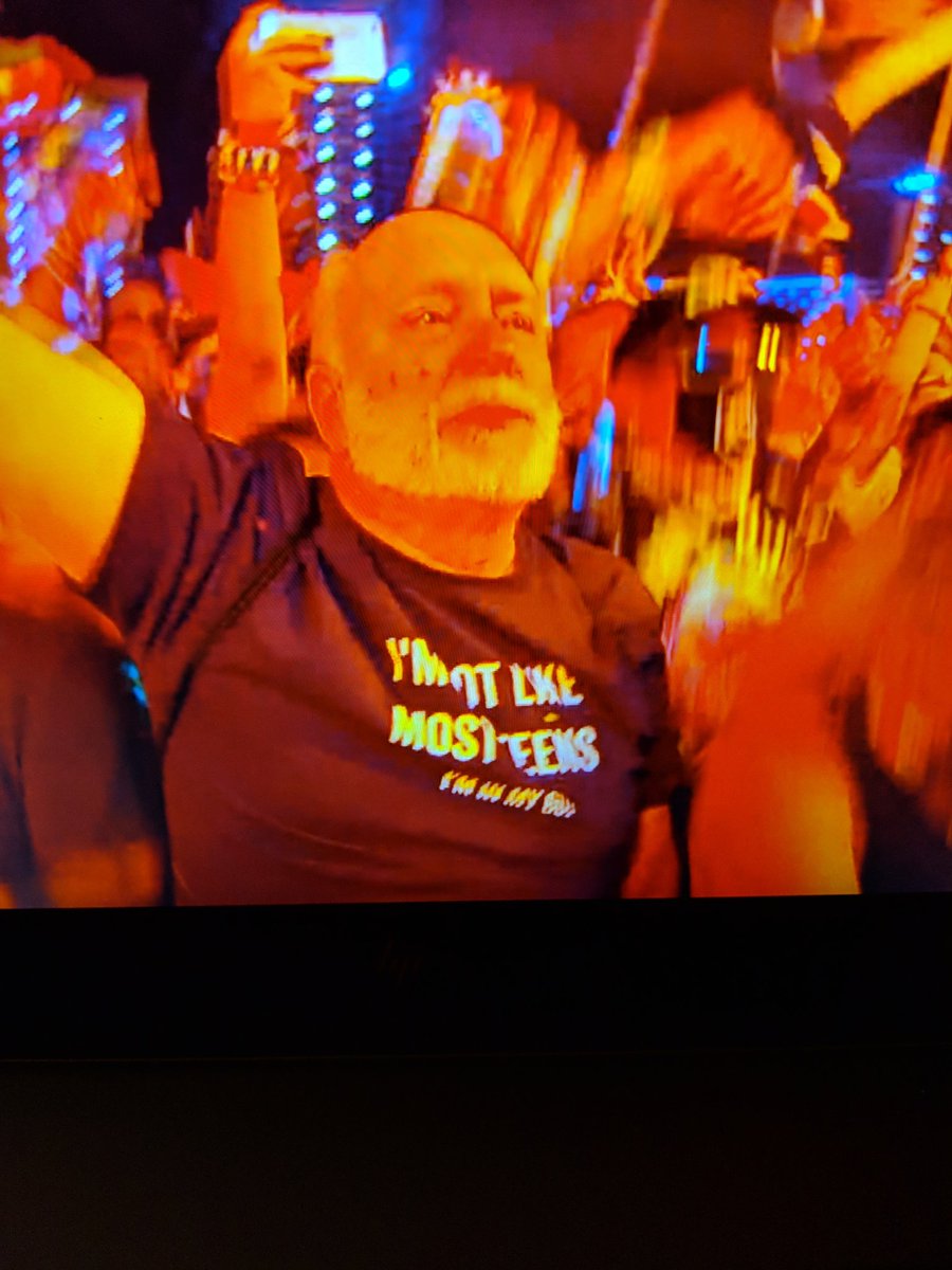 EDMmonterrey's tweet photo. "I'm not like most teens. I'm in my 60s"

 Disfrutando del set de @DonDiablo  😈 en #EDCLV2018 

#EDCLive https://t.co/tBKZj5p0UZ