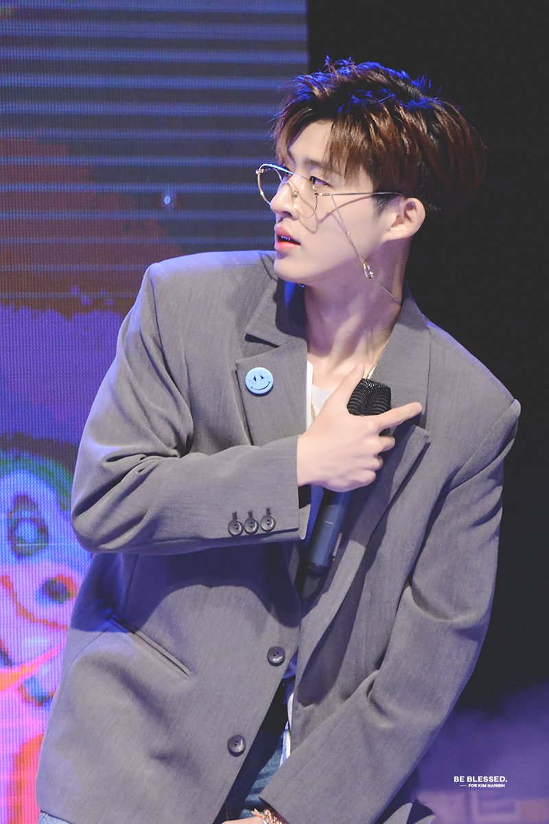 BEBLESSED_'s tweet photo. 왜이렇게잘생겼을까... 한비나...
#아이콘 #비아이 #김한빈 #iKON #BI https://t.co/YDKFUV6Ziq