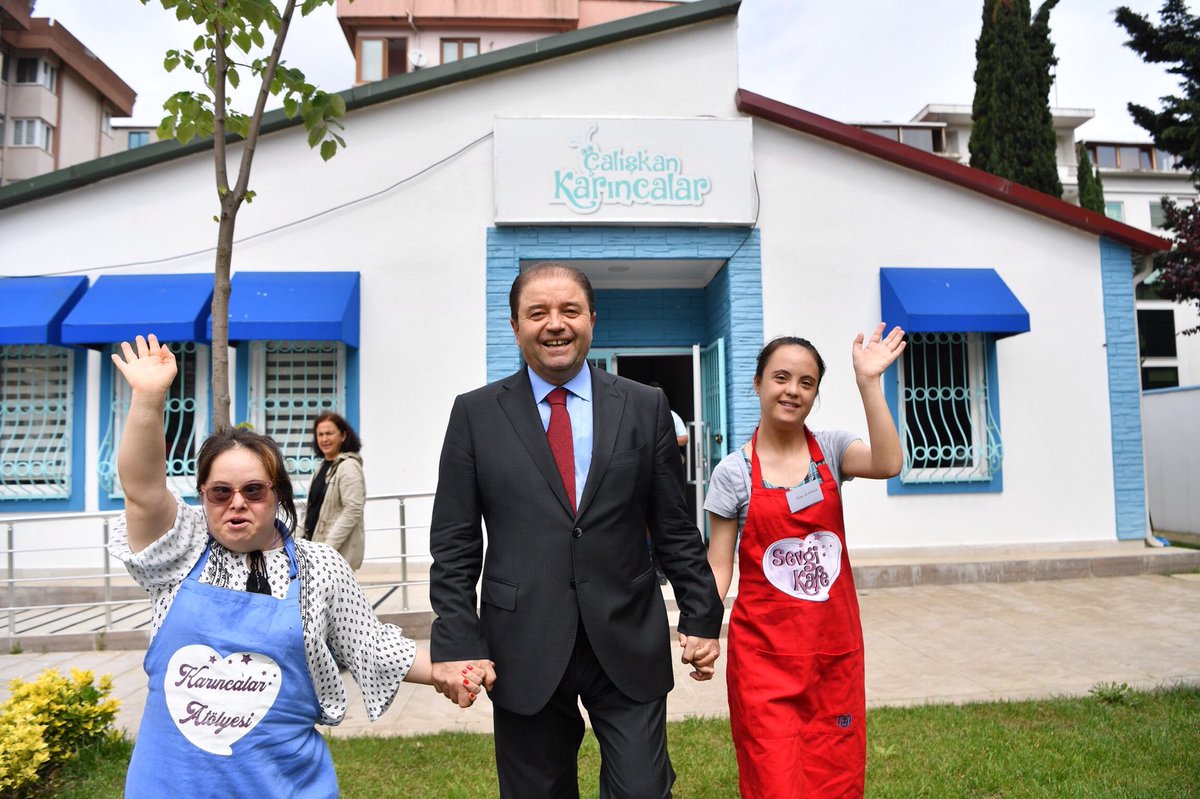 Mutlu haftalar herkese
Engelsiz bir yaşam için Feyzullah mahallesinde hizmete açtığımız Üreten Engelliler Merkezi’nin çalışkan karıncaları sizleri bekliyor.