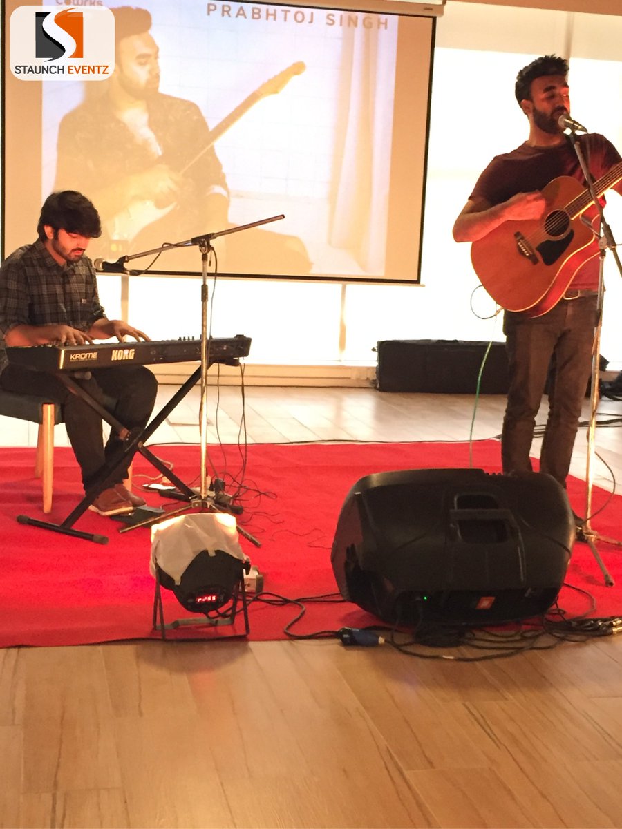 _StaunchEventz's tweet photo. Another day another event !!!
Jamming up!! 😎
A relax evening at @CoWrks 
@_StaunchEventz 
.
.
Event credit: @dhinchakmedia 
.
#teamstaunch #event #eventplanner #eventsolution #eventmanagement #eventdesign #eventtech #eventprofs #eventpros #corporateevents #fashionshow #roadshow https://t.co/7Z7A8wjJB4