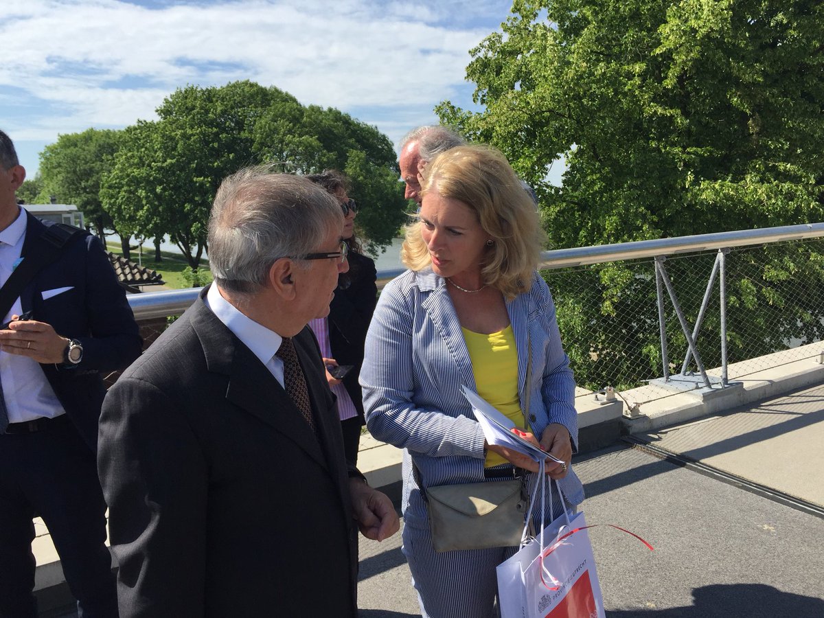 PUMilieu's tweet photo. MariettePnnrts and @KarmenuVella during the opening of the #EUgreenweek on the #dafneschippersbridge in #030. #UtrechtRegion as example for #healthyurbanliving in #EU #EnvironmentalActionProgramme https://t.co/GRBe1ygETM