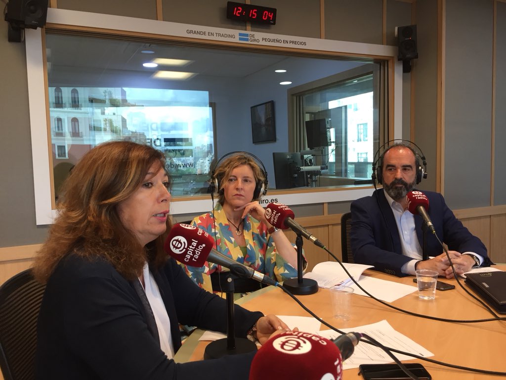 generacciona's tweet photo. “El Estudio de Liderazgo Intergeneracional es una hoja de ruta para las empresas en la gestión de las personas” comenta @AngelesAlcazarG en el programa Foro de RRHH de @CAPITALRADIOB #DiversidadGeneracional #GenerationWarsII #BuenLunes https://t.co/EuYDeVeKld