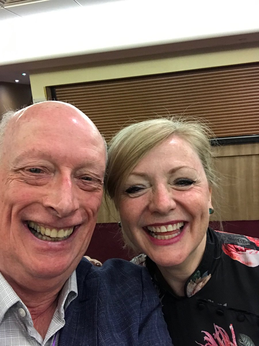 Actor playing MP for Batley <a href="/thishouseplay/">ThisHousePlay</a> meets <a href="/TracyBrabin/">Tracy Brabin WY 🌹</a> current MP for Batley at Equity conference. Hoping she’ll come to see us next week <a href="/SheffieldLyceum/">SheffieldLyceum</a>