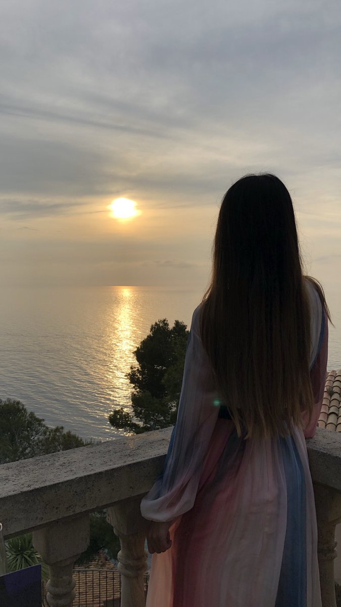 The view though.... 😍😍😍 We drove up to Serra de Terramuntana, passed all the small villages and towns and we came up here to watch the sunset from the most beautiful spot in Mallorca Island 🇪🇸 #soller #mallorcaisland #serradetramuntana #sunset #mountainadventures