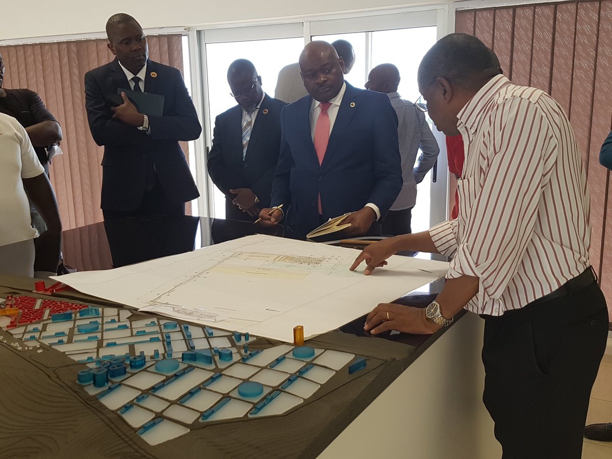 Este ano, o Porto de Caio recebeu muitas visitas. Mais uma vez, a equipe ficou feliz em receber o vice-presidente da UNITA, Raúl Danda, ao Porto. O desenvolvimento físico do projecto foi explicado ao vice-presidente, bem como os planos futuros do porto.
Esperamos vê-lo novamente!