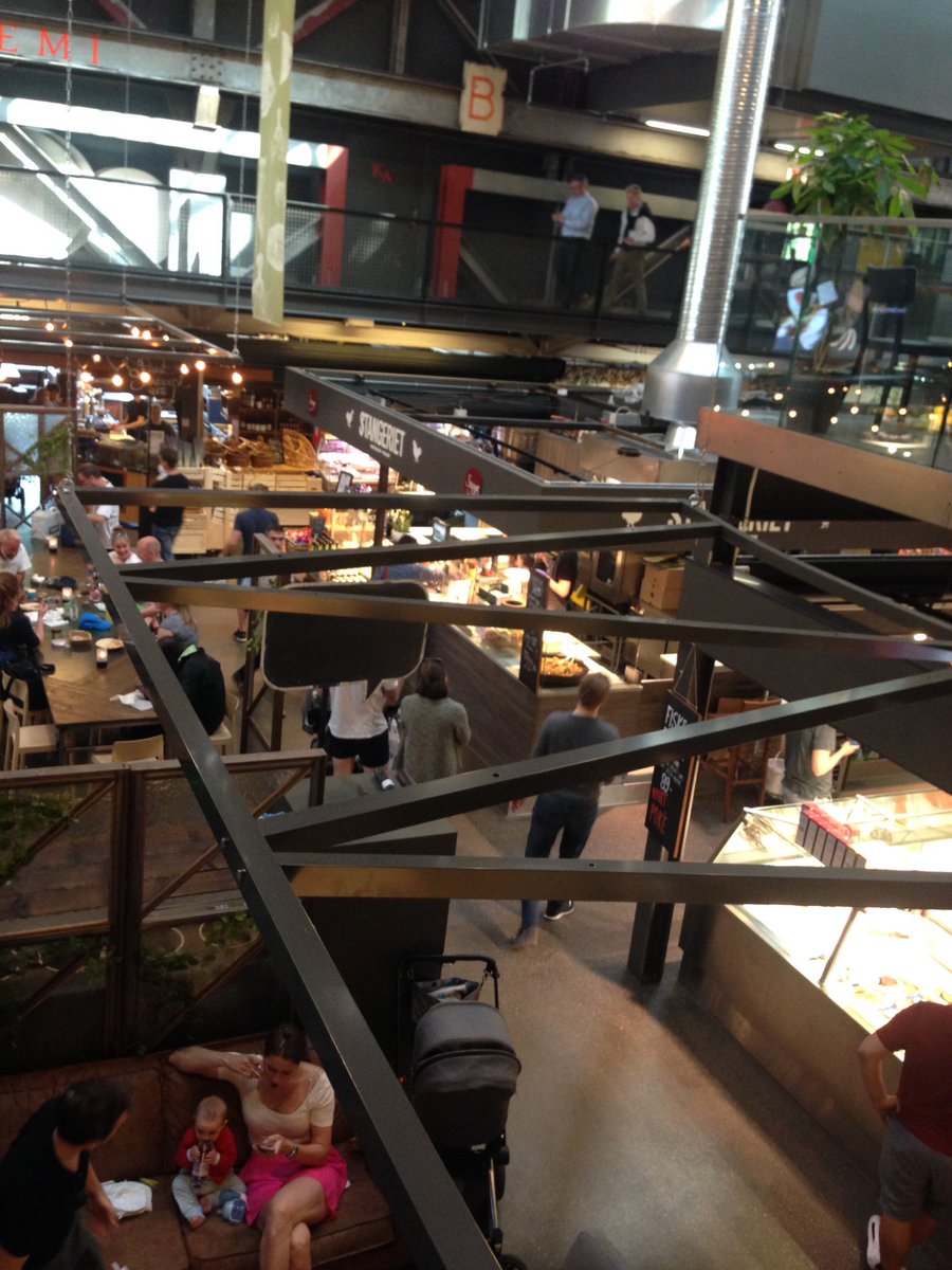 RevoLatest's tweet image. A fantastic first day in Oslo yesterday at @Mathallenoslo, an indoor food market with more than 30 specialty shops, cafés and eateries #RevoStudyTours