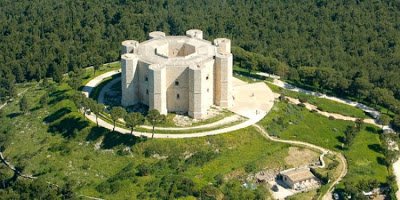 LeggendoLibri's tweet photo. Io quando vedo Castel del Monte, penso sempre a Carlo Gesualdo di Venosa, e invece grazie a @Dada__Who probabilmente non mi confonderò più. per #PatrimonioEuropa andiamo a ad Andria a svelare il mistero del castello! @maggiodeilibri #BlogNotesMaggio https://t.co/3Q04eu2Y8P https://t.co/EVtu344KxU