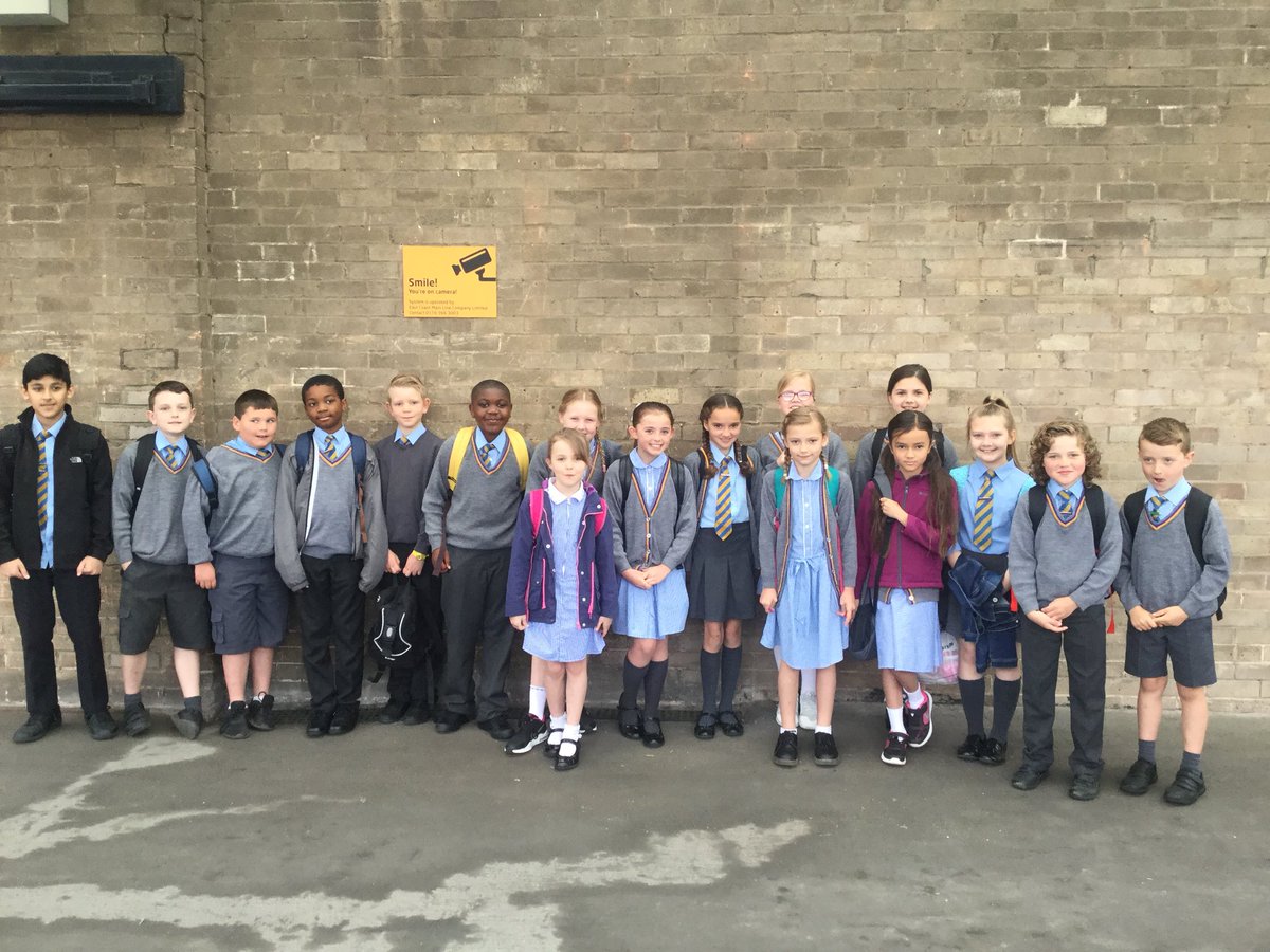 StJosephsCas's tweet image. We are on our way...London here we come! #trainfun @Virgin_TrainsEC #housesofparliament #BuckinghamPalace #schoolcouncil #ecocouncil