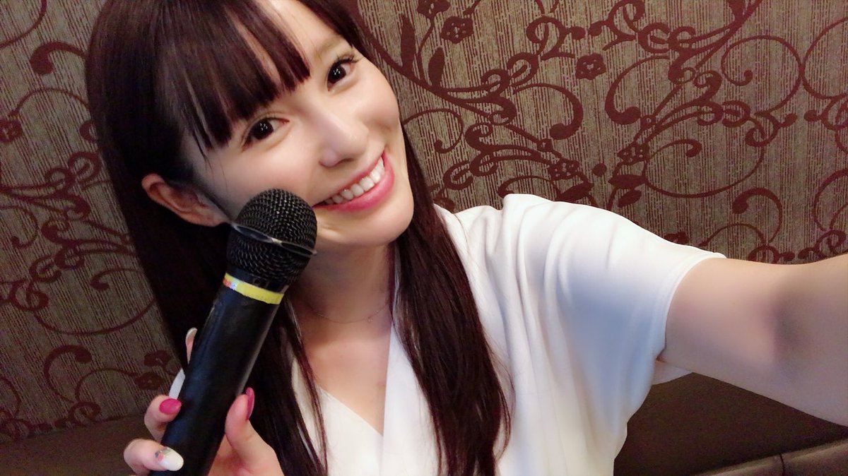 秋谷綾乃 急に無性に歌いたくなり 一人カラオケに来ました ﾟ ﾟ 95点以上でフライドポテトプレゼント ということで挑戦 ケケケ ゲッチュ