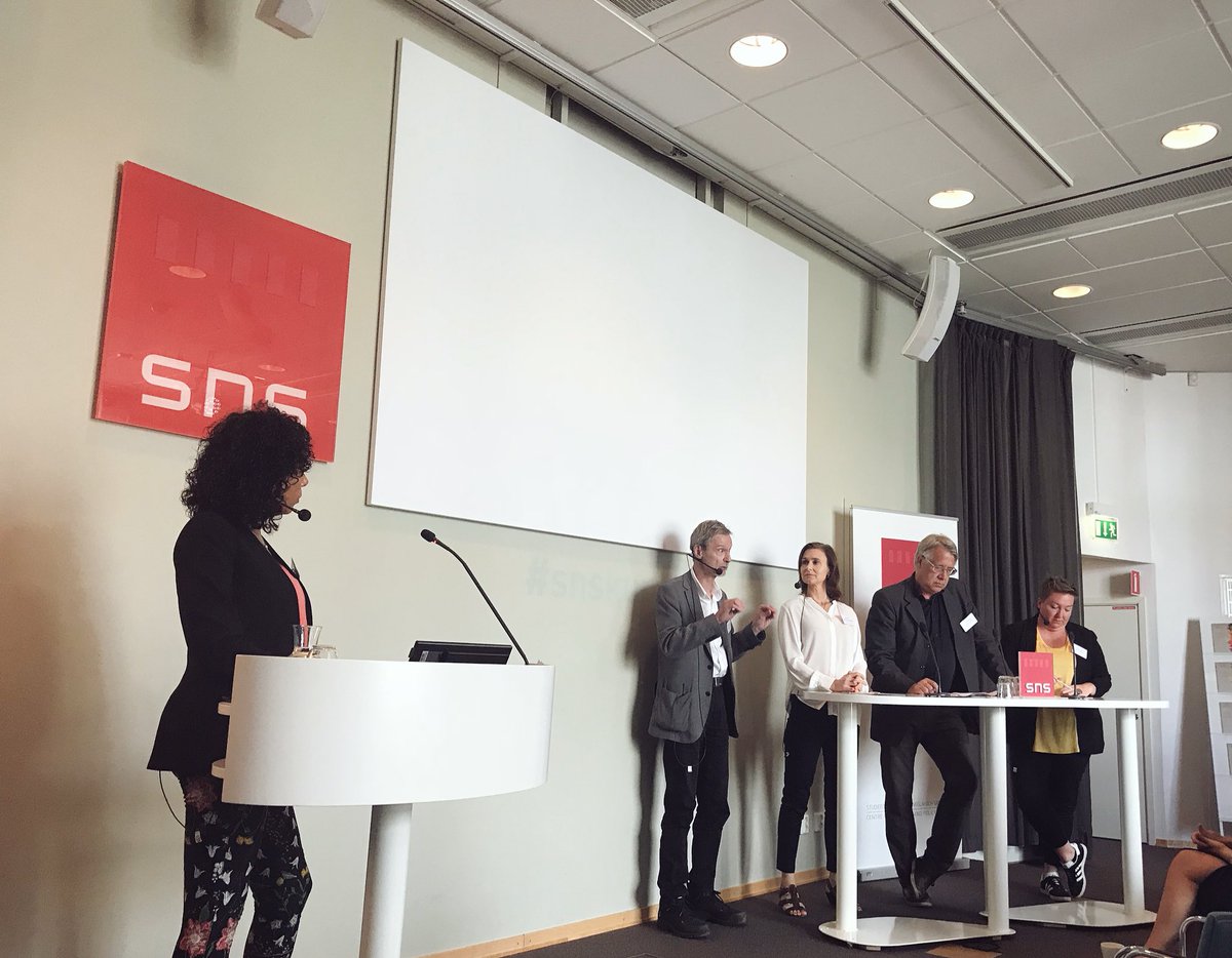 Paneldiskussion om hur kommunerna ska bygga fler tillgängliga bostäder, med Hanna Wiik @Hanna_SLL_TRF, professor Thomas Kalbro, Jan Valeskog @Stockholmsstad och @ullissandberg Örebro kommun. #snskunskap