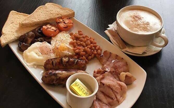 Full English Breakfast? What a perfect way to start your day! Includes a cup of tea or coffee too! 😍🥓🍳