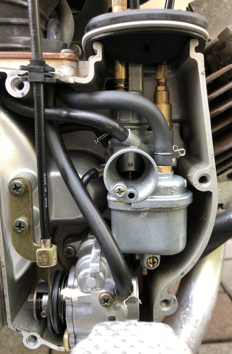 O Xrhsths 帝国大喜利団 W Sto Twitter Solex ソレックス キャブレターが懐かしいです 昭和50年式のカリーナ1600gtに乗ってた時期があって 三国 ミクニ 純正の赤いプレートが貼ってあったです 音が良かったです Rt Cesaretw キャブohしてみたよ バイク