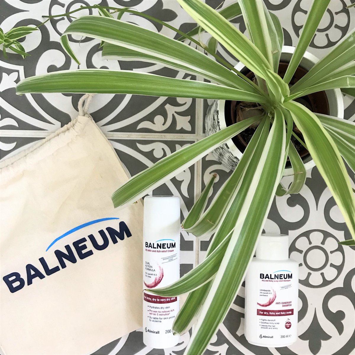 ysk19k's tweet photo. Do you suffer from dry and itchy skin? Read my review of @BalneumCosmetic dry skin and itch relief cream + claim your FREE SAMPLE here: https://t.co/6rQROdmotE #ad #Balneum #ItchLessLiveMore #skincare #skin #health #beauty @MumsnetBloggers @MumsnetTowers https://t.co/tPZz7yOF5y