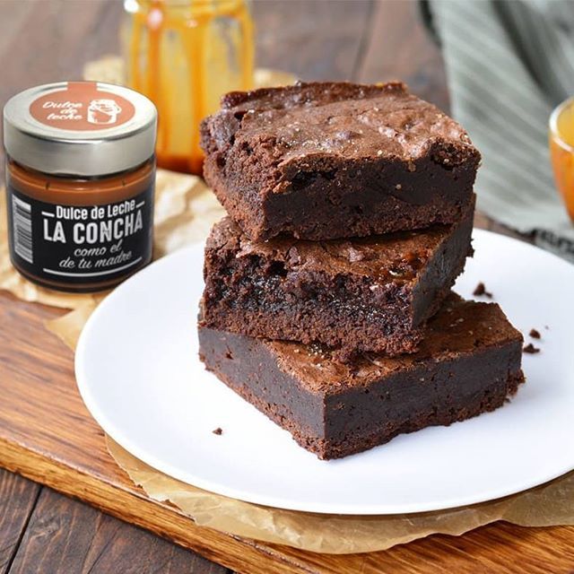 laconchagourmet's tweet photo. Prueba a añadir un par de cucharadas de nuestro dulce de leche a tu receta habitual de brownie. 😋
¿El resultado? 🍰 Un delicioso postre de chocolate!

#tentaciongourmet #gourmet #dessert #postre #brownie #receta #gastronomia #chocolate #lovechocolate #dulce #sweet #instasweet… https://t.co/F48eL09coi