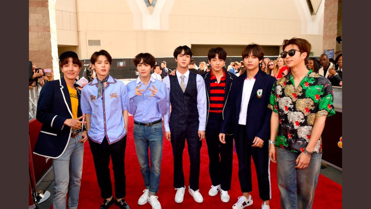 lysegdr's tweet photo. teamwork makes the dream work ❤️ #bts #iVoteBTSBMMAs #bbmas https://t.co/UFA30bBdOs