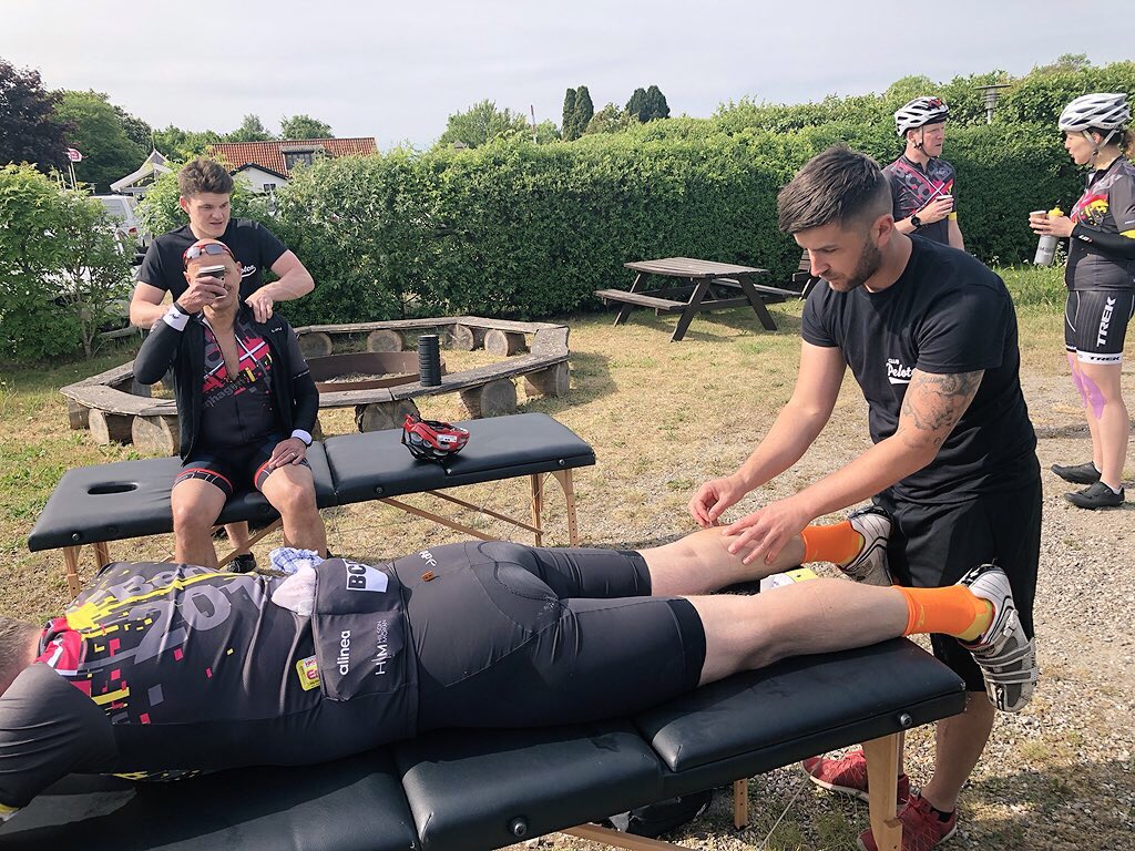 ClubPeloton's tweet photo. Flat but breezy first stage rounded off with @RoadsideTeam working their magic, sweet treats and a coffee to power us through the next 58km to lunch. 🚴🏻☕️ @BCO_UK @BCO_NextGen #BCOBerlin #BCORide2018 https://t.co/T7svrAVth1