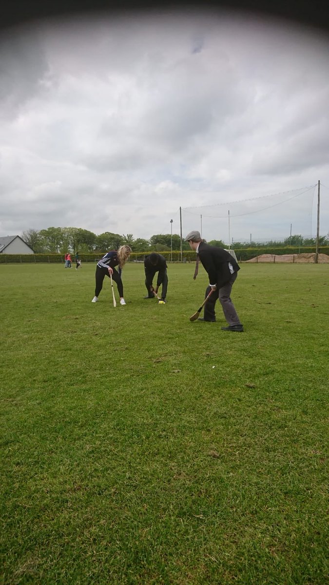 ClaregalwayColl's tweet image. Coaching session for our Cúnamh students in Killimordaly before the Camogie match #luckyboys @wayneen22