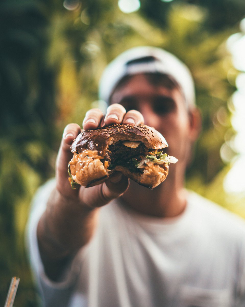Soundof_Speed's tweet photo. From light bites to hearty meals, you won’t go hungry at #SoundofSpeed18. The stands will offer burgers, baguettes and street food. Not forgetting caffeine to top up your energy and refreshingly cold beer to keep you cool. Find out more about the day: https://t.co/EHhjEe371N https://t.co/njK7ZfFdgr