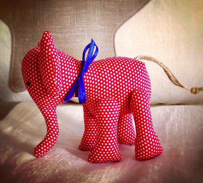 Little elephants in the morning 😊 spread great joy.
.
🐘
.
🌞
#sewing #hyggehome #elephant #doll #dollstagram #berlin #madeingermany #handmade #scandinavianhome #hygge #mondaymood #morning #pfingsten