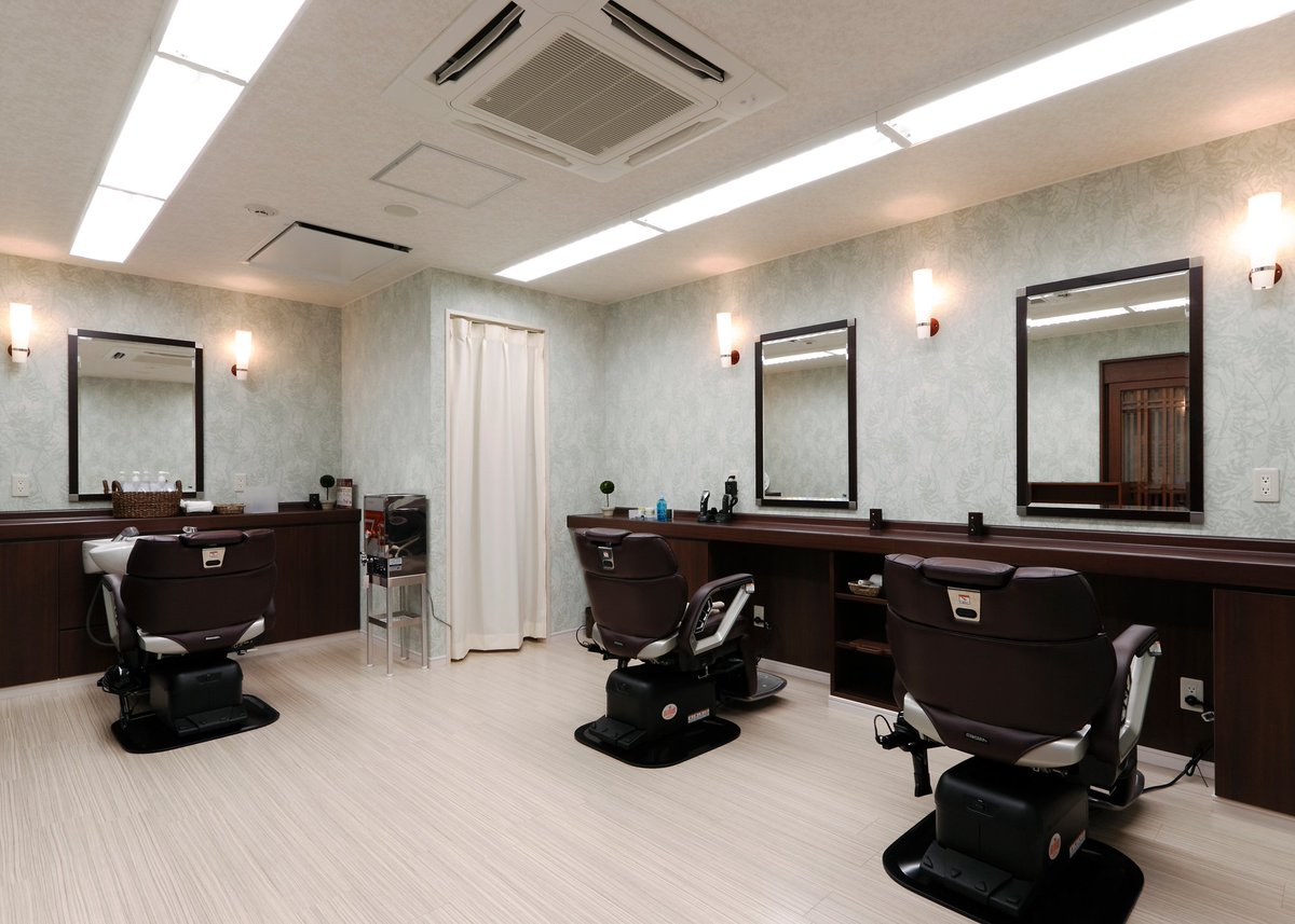 時短営業7 11まで 太平のゆ なんば店 1080円 カット 髪剪處のみの利用 カットは行きつけが という方も 顔剃りは肌に良く気持ち良いからオススメ お風呂と散髪で頭も心身もスッキリ 予約状況により受付出来ない場合あり 受付 10 00 30