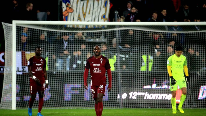 StatsFCM's tweet image. 6 - Le @FCMetz est la 6ème équipe de l'histoire de la Ligue 1 à être resté au moins 34 journées consécutivement à la dernière place : 
10/11 : Arles Avignon (36j) 
75/76 : FC Avignon (36j)
79/80 : Brest (35j)
09/10 : GF38 (34j)
07/08 : FC Metz (34j)
17/18 : FC Metz  (34j).
Pizza