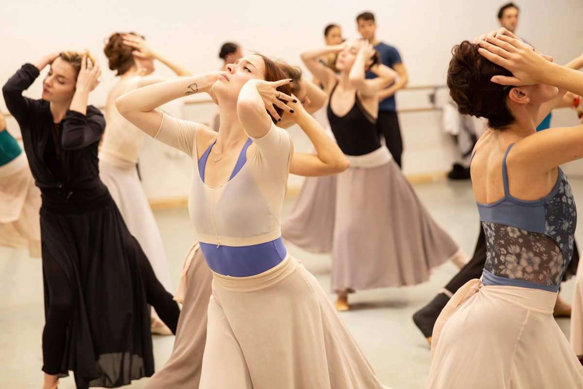 OperaRoma's tweet photo. ... e intanto proseguono le prove di #Manon in scena per la prima volta all'Opera di Roma...
#operaroma #TORmanon
© Yasuko Kageyama / TOR https://t.co/ZgMYtPhZ1y