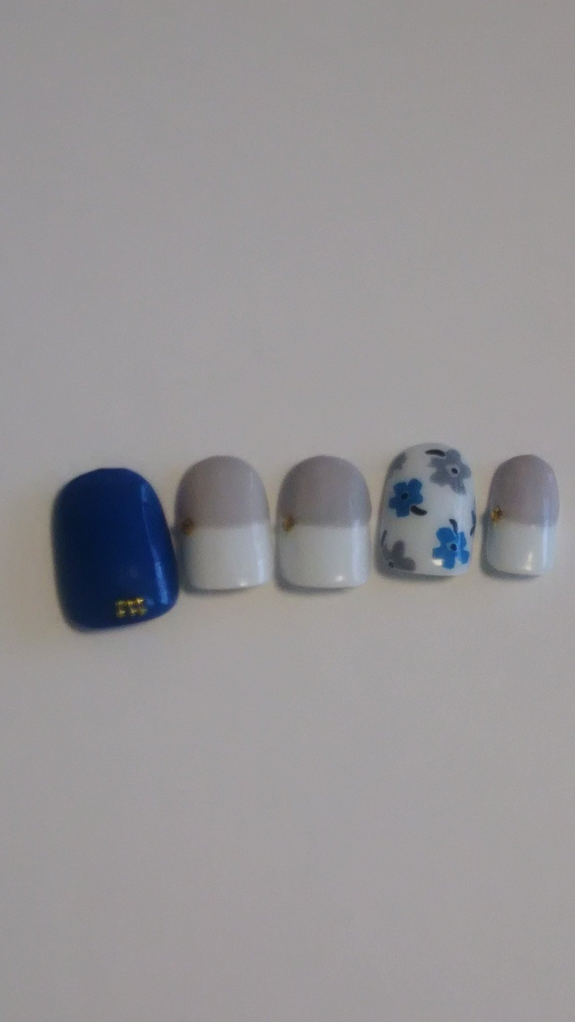 Nail M58 390 北欧風フラワー ハンドメイド Minne Creema 北欧風フラワーネイル 丸フレンチネイル マリメッコネイル 石川県加賀市 自宅ネイルサロンオープン オープンキャンペーンネイル 実施中 プライベートネイルサロン T Co
