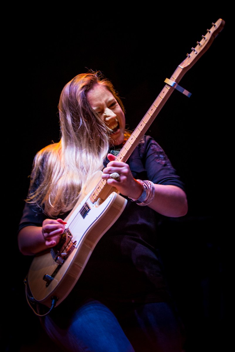 Daily Express reviews the recent <a href="/RoyalAlbertHall/">Royal Albert Hall</a> show with <a href="/ForeignerMusic/">Foreigner</a> ".... But, in particular, Joanne Shaw Taylor who is clearly enjoying a growing reputation as an electric blues lady on the cusp of greater things.
photo by Laurence Harvey
express.co.uk/entertainment/…