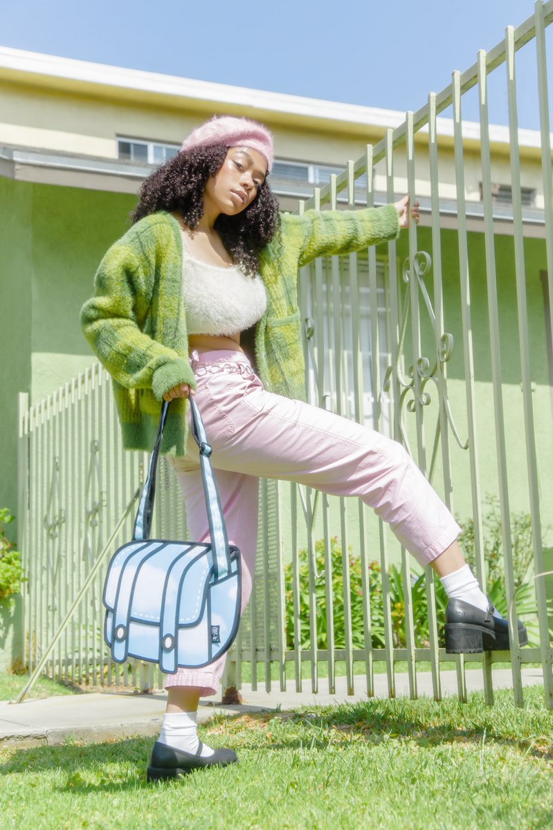 JumpFromPaperHQ's tweet photo. bold, fresh, summer 
Need a vacation? 

Photographer: @irrisrray 
Model: @guvmanian
Makeup: @keeocruz 

#jumpfrompaper #2dbags #cartoonbags 
#colorful #ootd #style #summer #photooftheday #photoart #instagood #vacation #fresh https://t.co/vGMe5mopUQ