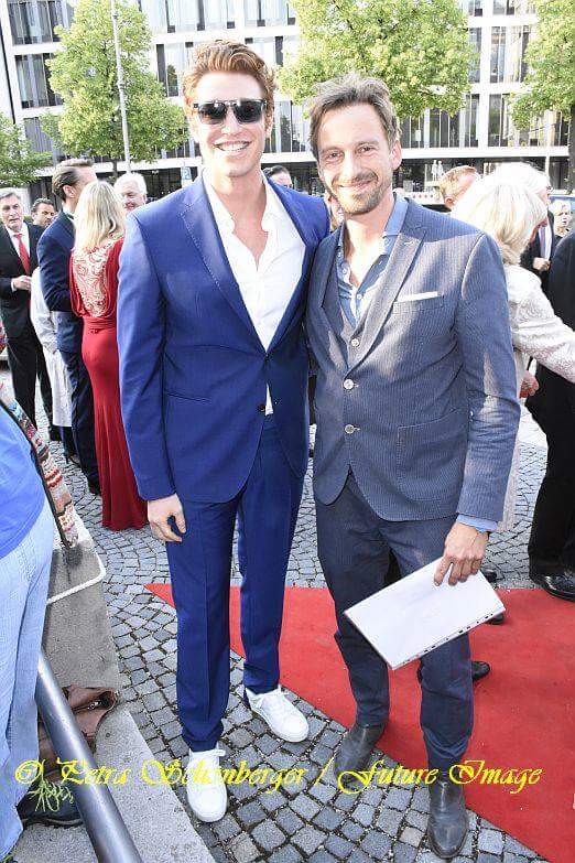 Kullerkeks1985's tweet photo. Noch ein paar Bilder vom Bayerischen Fernsehpreis
( Quelle: Events for you )
@DanielDonskoy @AHOIAGENCY @BrittaDahlmann @BenBlaskovic
#BayerischerFernsehpreis #DanielDonskoy @BrittaDahlmann #BenBlaskovic #AhoiSquad #DanielsGirlsSquad https://t.co/5dZO4cFv3S