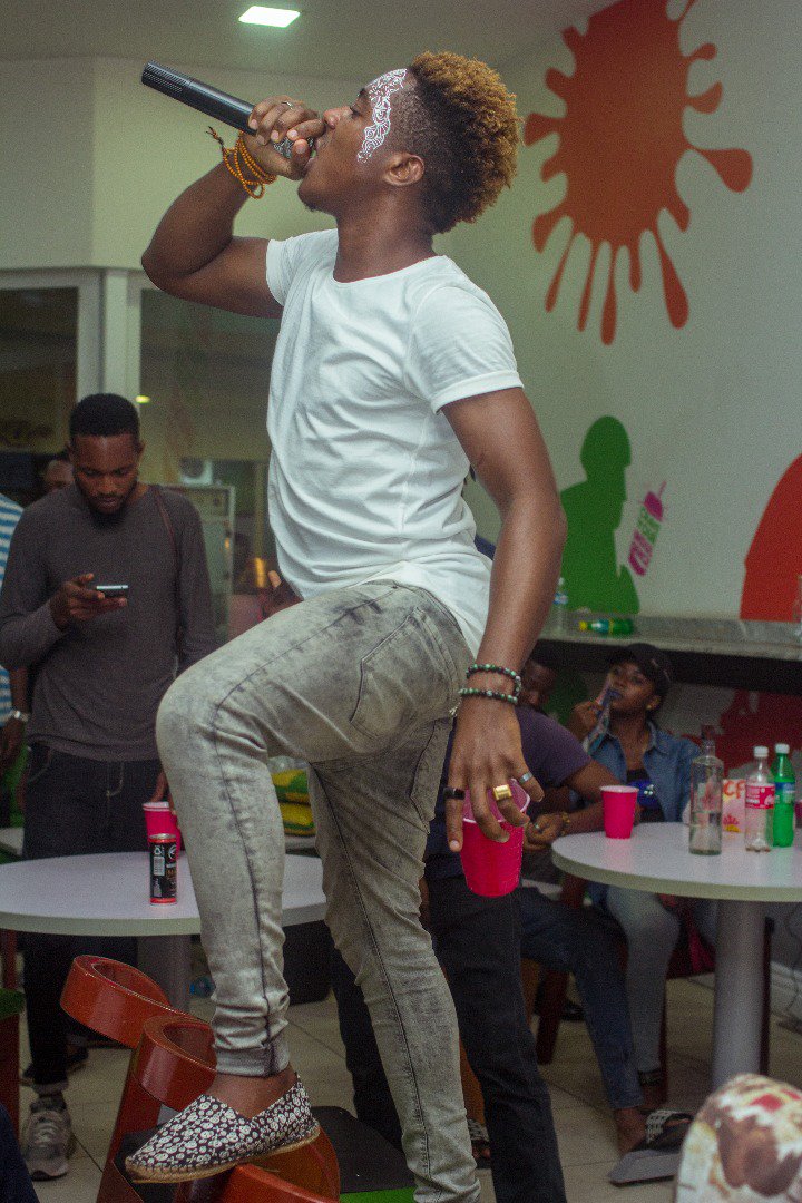 twixdajims's tweet photo. About last 9ht #VertchLive was litty. #energy #goodvibes #coolcats @ULSeuphoria is the spot.
cc @ULSeuphoria @VertchMusic @lucid_lemons @wetalksound @marylandmall @euphoria_ngn if u want to experience what we had last 9ht.
π· @TheEA_games https://t.co/P7IKlKsMx1