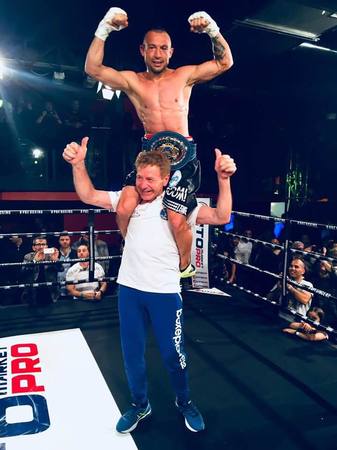 DEVIS BOSCHIERO WINS THE EU SUPER-FEATHERWEIGHT BELT

boxebu.com