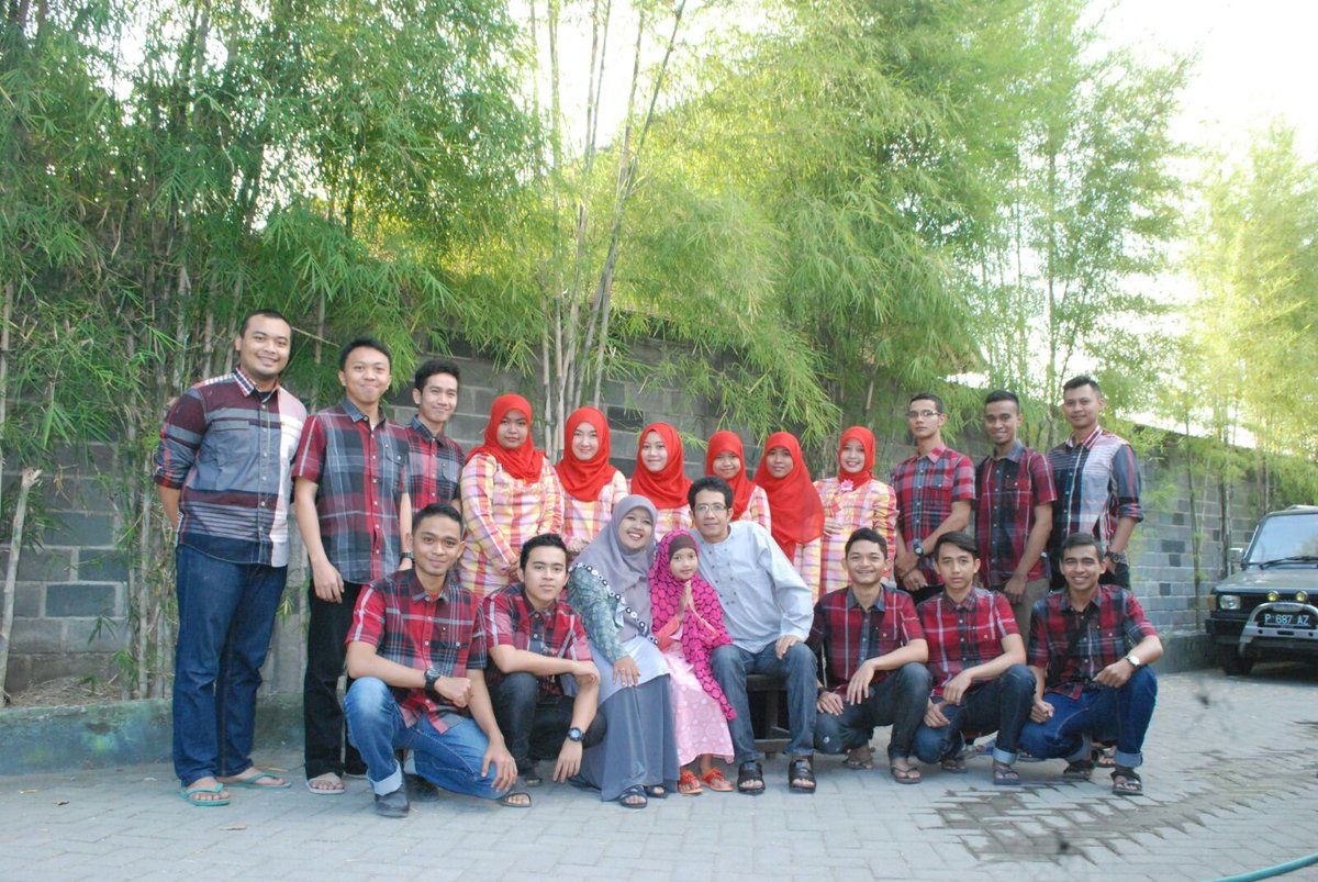 alfalfapare's tweet photo. Mari kita majukan pendidikan Indonesia melalui pendidikan karakter dan kepemimpinan #harikebangkitannasional #parekediri #kampunginggris https://t.co/ynWbgiGLL1