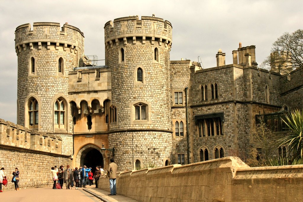 tsEmma15's tweet photo. #Windsor #Castle is a royal residence at Windsor in the English county of Berkshire. It is notable for its long association with the English and later British royal family and for its architecture.
#history #architecture #heritage #reavel https://t.co/Wa76EiYQqR