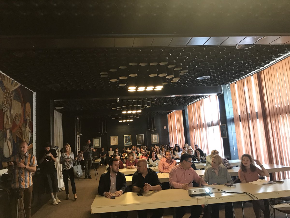 Lep pozdrav iz Knjaževca!
Danas 47 mladih ljudi počinje novi život kao majstori bravari, šivači i galanteristi kože! 
Ponosni smo što smo bili deo njihove obuke u kompanijama Beba Kids, Recika i Kran Ing koje su među njima našle čak 21 novog kolegu! #znanjemdoposla #knjaževac