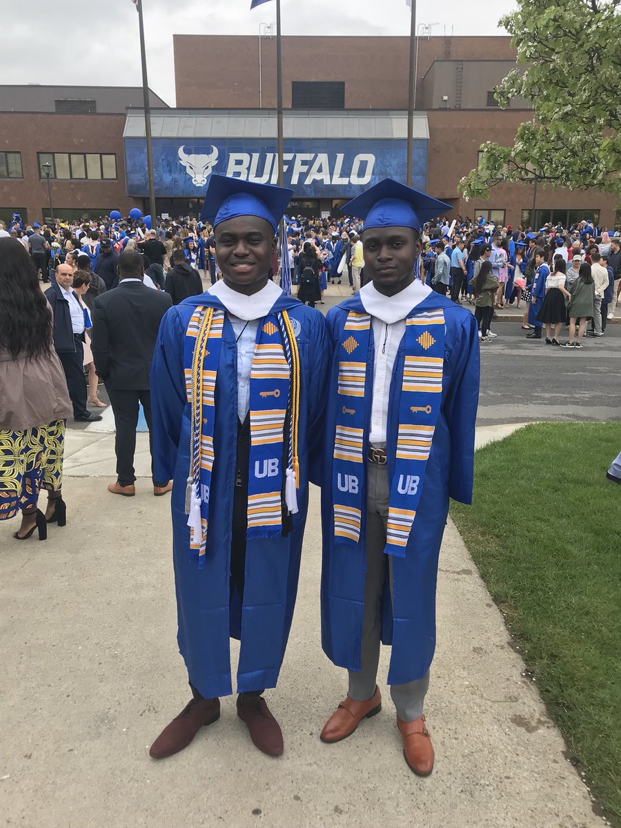 Garment_Gawd's tweet photo. #UBClassOf2018 with the bro @IaM_kwakukLitZ https://t.co/odewgNkpfJ