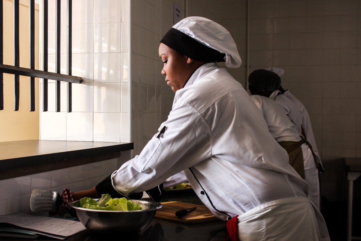 giht_zim's tweet photo. "To be a good cook, you have to have a love of the good, a love of hard work, and a love of creating." - Julia Child

Happy Monday morning from our #FutureChefs kitchen 😀
#WeLoveToCook #FutureChef #GIHT https://t.co/O94freSpSP