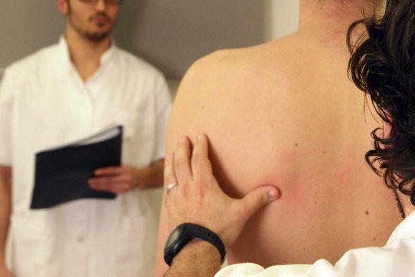 FOB_BCN's tweet photo. Descubre las condiciones para acogerse al Servei d'Osteopatia Solidària (SOS) para personas sin recursos https://t.co/ddExiYC66g #solidaridad #osteopatía https://t.co/ajYbDHylEr