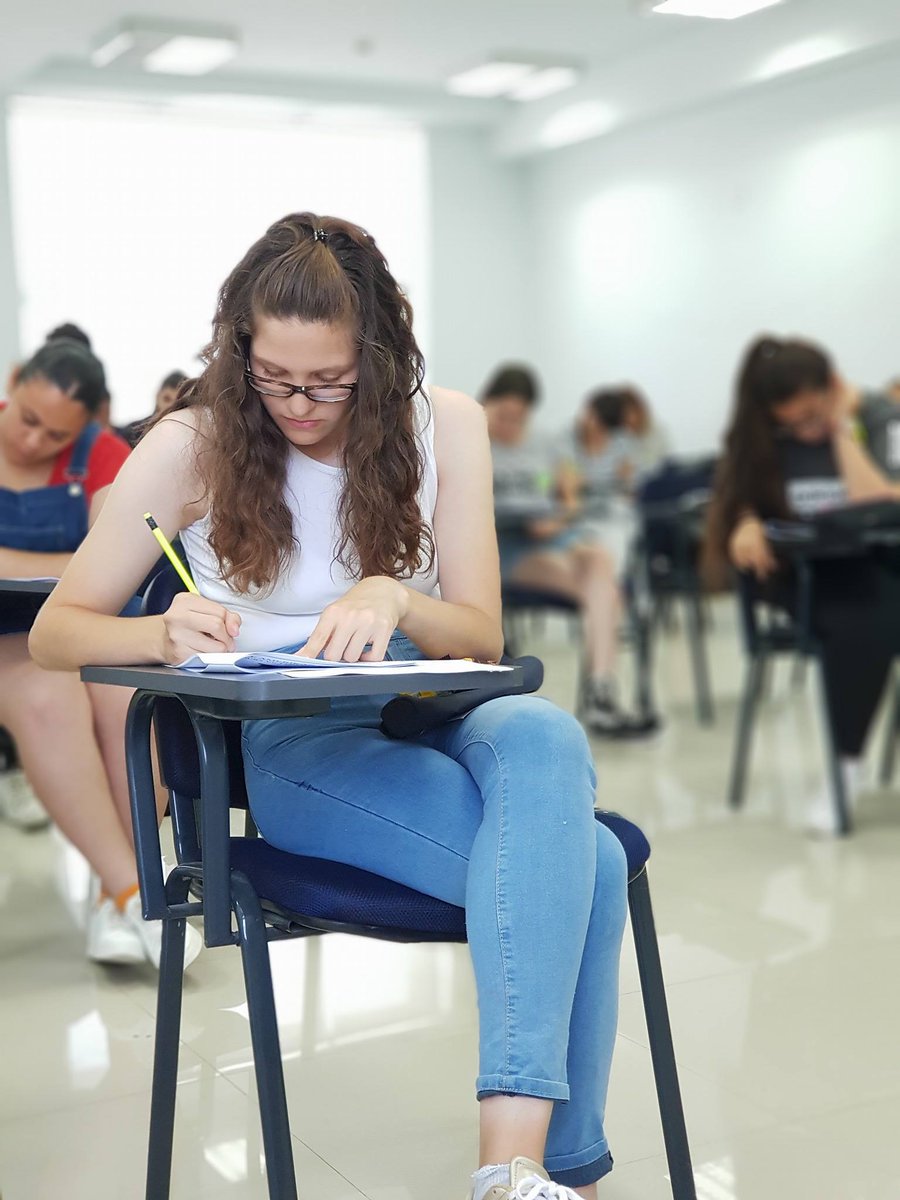 GauMedia's tweet photo. GAÜ, bünyesinde kurulan, Amerikan Eğitim Konsorsiyumu (AEC) tarafından düzenlenen ve öğrencilerin sınav sonucunda kazanacağı bursu 3 farklı üniversitede değerlendirebilceği, “Sen Nasıl istersen” başlıklı ortak burs sınavı, yoğun katılım ile gereçekleşti.https://t.co/BYp3Oa205f https://t.co/sZYDwScqlR