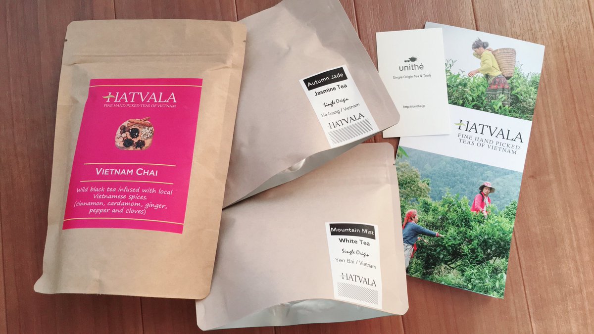 NALA_JADE's tweet photo. 土曜日にティーフェスティバルで買ったお茶！
初めてのベトナムのお茶♪ JADEという名前で手に取ったんだけど（笑）ジャスミンの香りがとても良くて、更に白茶がスキでお姉さんにオススメしてもらったのも買って、レジで精算してからチャイの試飲もしたら美味しくてまたレジに（笑）#HATVALA #unithe https://t.co/JMTV9Z9WGC