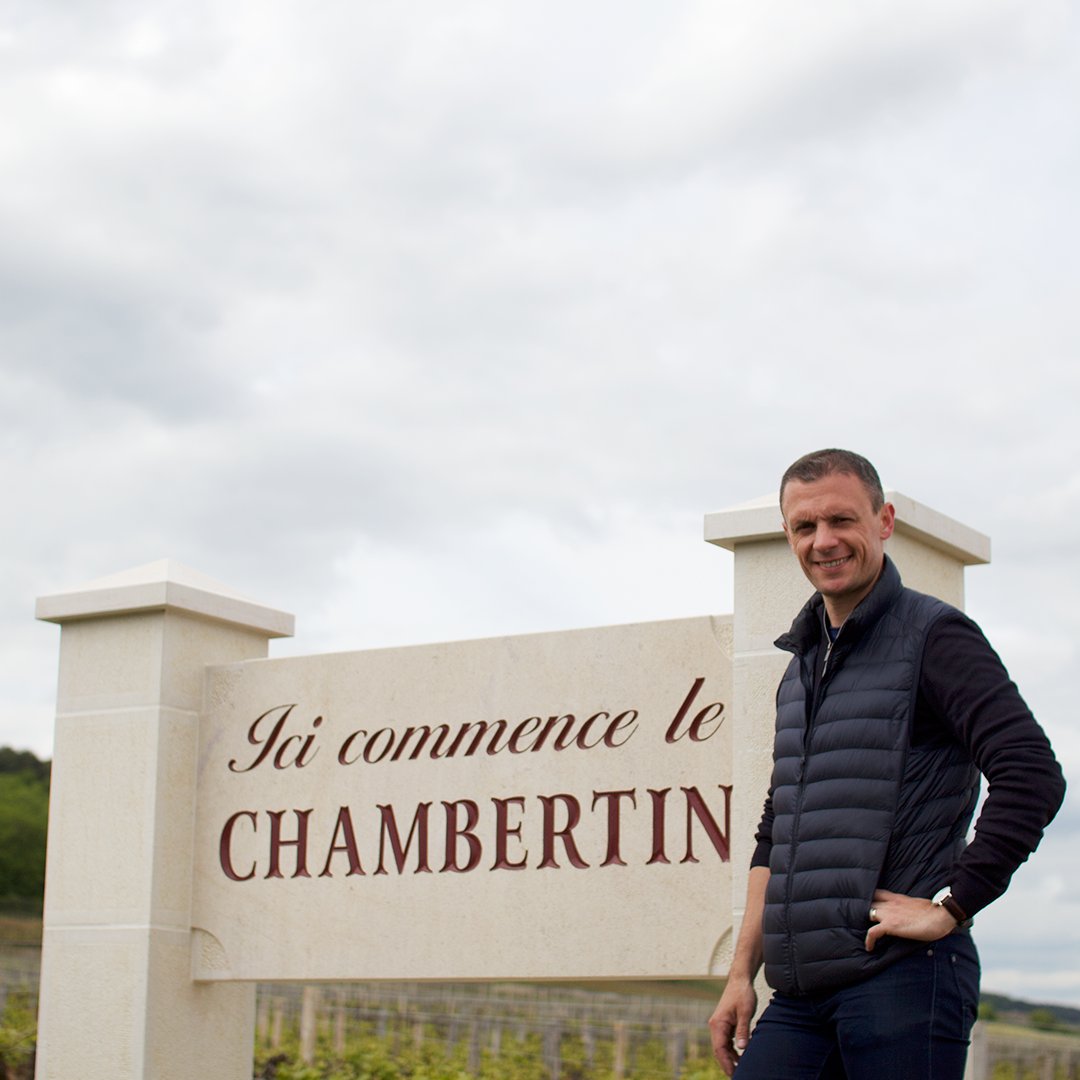 Chaisdoeuvre's tweet photo. Ici commence le Chambertin.
.
#bonnesemaine #happyweek #lundidelapentecote #chambertin #ManuelPeyrondet #MOF #MeilleurOuvrierdeFrance #sortievignoble #rejoignezleclub #MSF #MeilleurSommelierdeFrance #MasterofPort #laroutedesvins https://t.co/PnojmHqTSQ