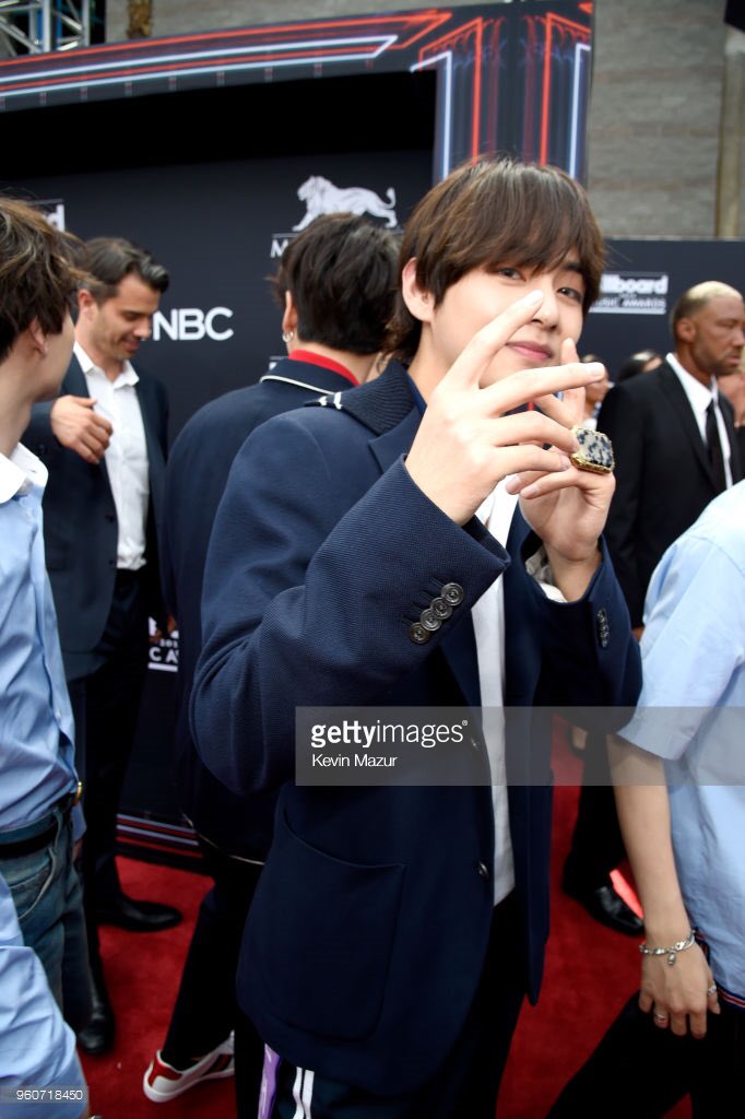taehyungpic's tweet photo. #BBMAs @BTS_twt 

#뷔 #태형 #taehyung #CG뷔 https://t.co/7D8eOiJ9ym