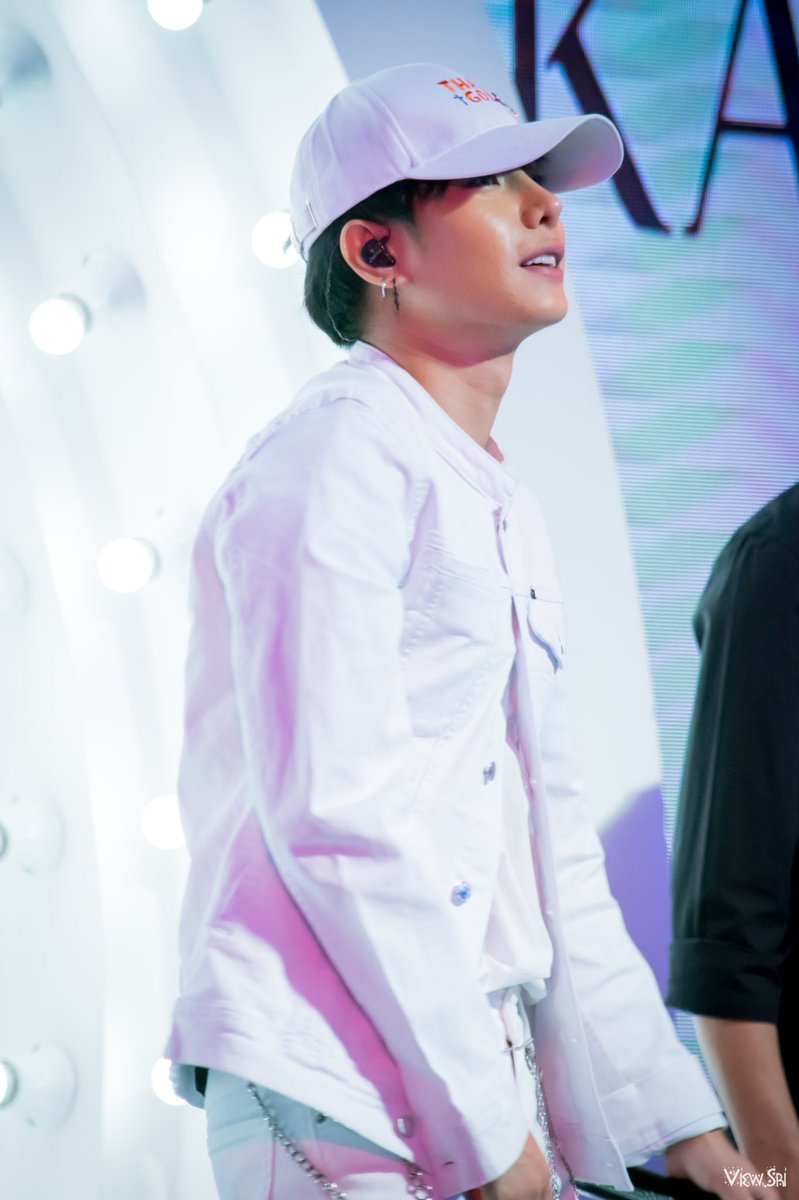 ViewZiiKudpho's tweet photo. พ่อเทพบุตรชุดขาวของน้องงงงงง 😘😘😘
#เป๊กผลิตโชค
#PeckPalitChoke
#PalitGallery
#KANEBOxPeckPalitchokeConcert
#ViewSri https://t.co/LFtQJQNt7U