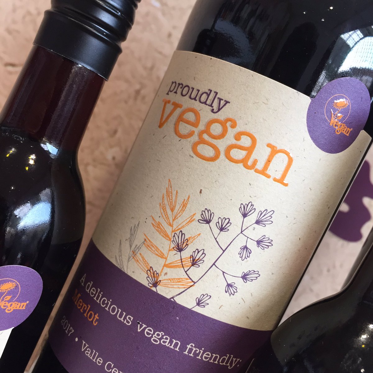 BroadlandDrinks's tweet photo. Making it's @londonwinefair debut our #proudlyvegan #wine has been developed to be free of animals products not only INSIDE but OUT #powerofpackaginrg #veganwines @livekindlyco #livekindly #vegan #lwf2018 #chilean #wine #multipleformats #innovation https://t.co/3zPmX8Gdsp