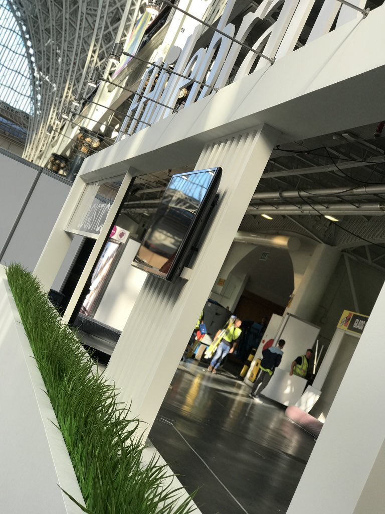 WeCreateIDEAS's tweet image. LONDON WINE FAIR opens today. Simple clean design for JF Hillebrand #Londonwinefair #LWF2018 #wecreateideas #getcreative #sendabreif wecreate-ideas.com