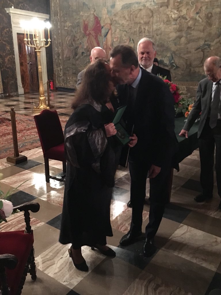 JkKrupa's tweet photo. Wielki człowiek o wielkim sercu. Osoba z piękną duszą, ale przy tym, jak sama o sobie mówi, zwykły człowiek. Gratulacje!! #Dymna https://t.co/Kh2nQr1sEl