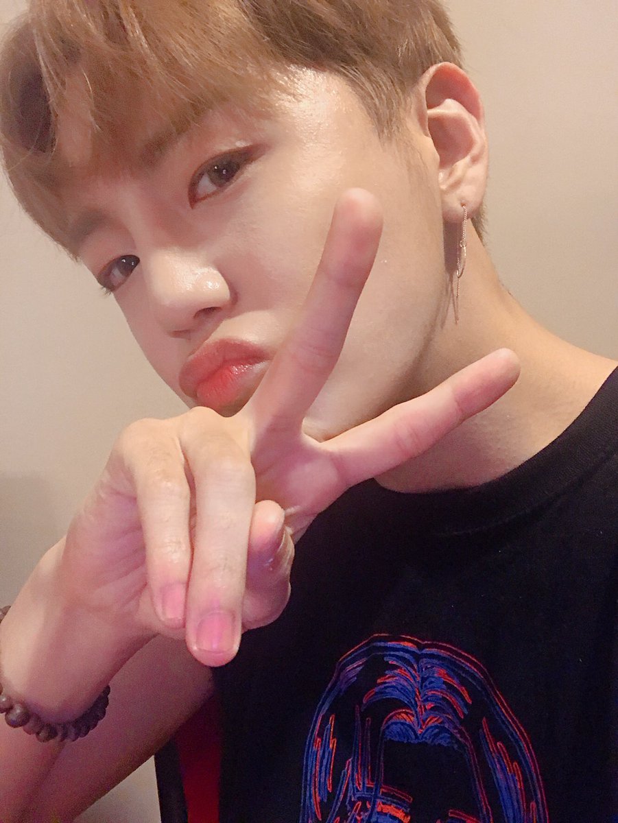 official_ACE7's tweet photo. [#ACE_PHOTO] A.C.E는 CHOICE 덕분에 캐나다에서 행복한 경험을 했습니다.
CHOICE들은 어떤가요?😳
#ACE #DONGHUN https://t.co/64Z9SYDdgE