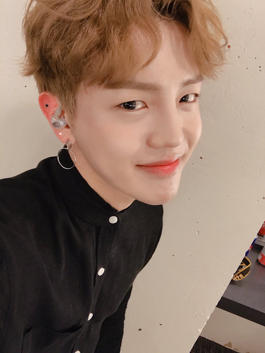 official_ACE7's tweet photo. [#ACE_PHOTO] A.C.E는 CHOICE 덕분에 캐나다에서 행복한 경험을 했습니다.
CHOICE들은 어떤가요?😳
#ACE #DONGHUN https://t.co/64Z9SYDdgE